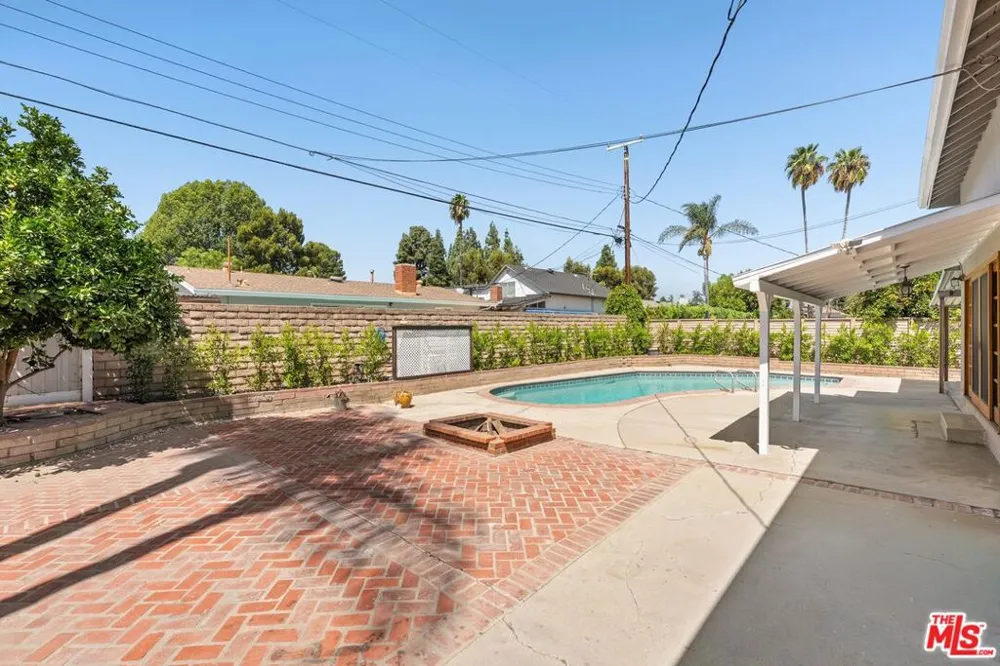 6525 Lubao Avenue Los Angeles, CA 91367