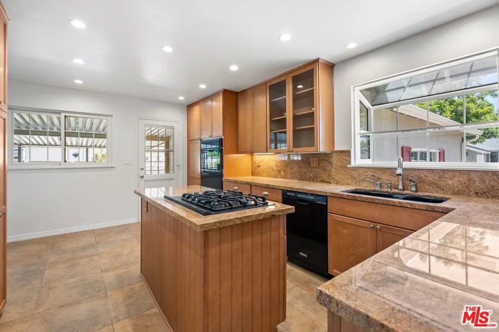 6525 Lubao Avenue Los Angeles, CA 91367