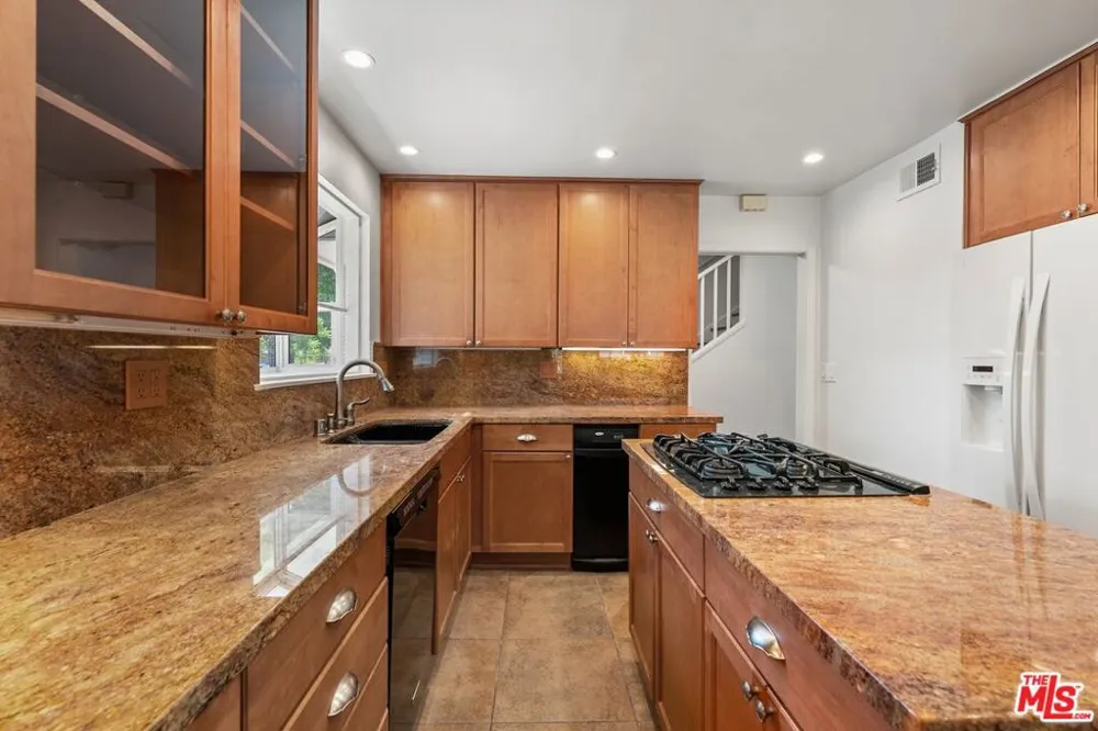 6525 Lubao Avenue Los Angeles, CA 91367