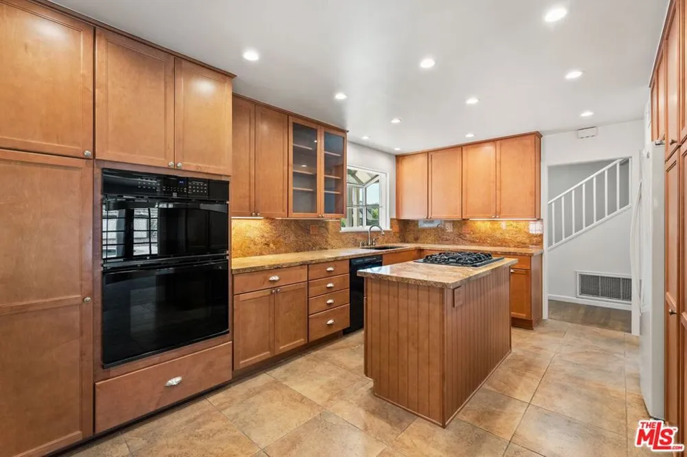 6525 Lubao Avenue Los Angeles, CA 91367