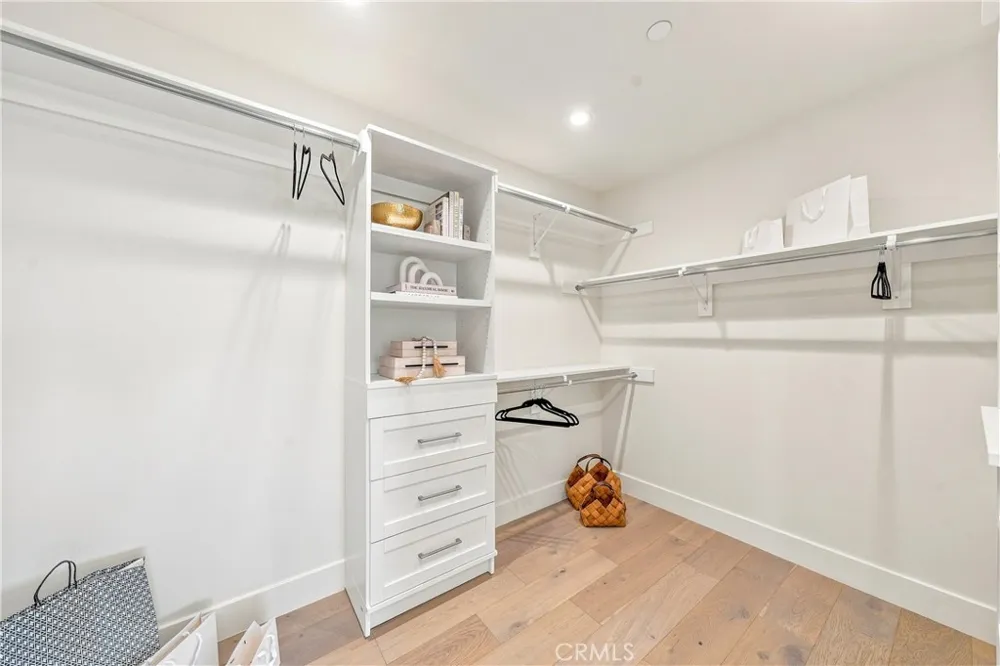 1373 Coast Highway Laguna Beach, CA 92651