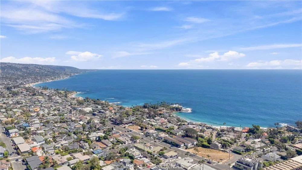 1373 Coast Highway Laguna Beach, CA 92651