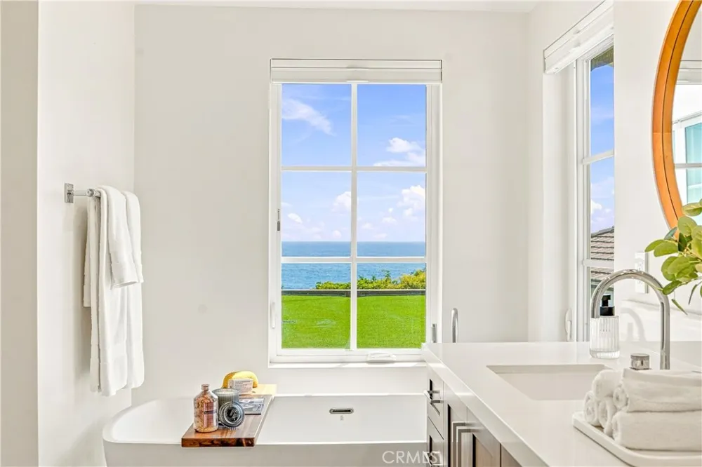 1373 Coast Highway Laguna Beach, CA 92651