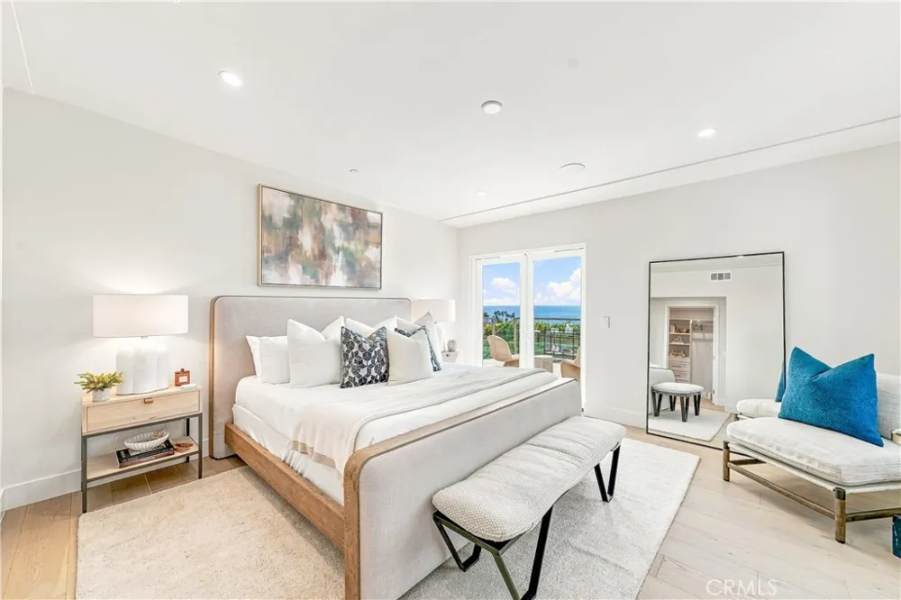 1373 Coast Highway Laguna Beach, CA 92651