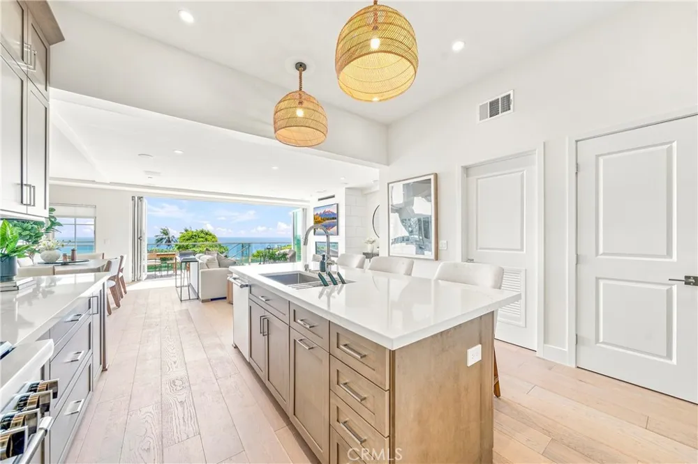 1373 Coast Highway Laguna Beach, CA 92651