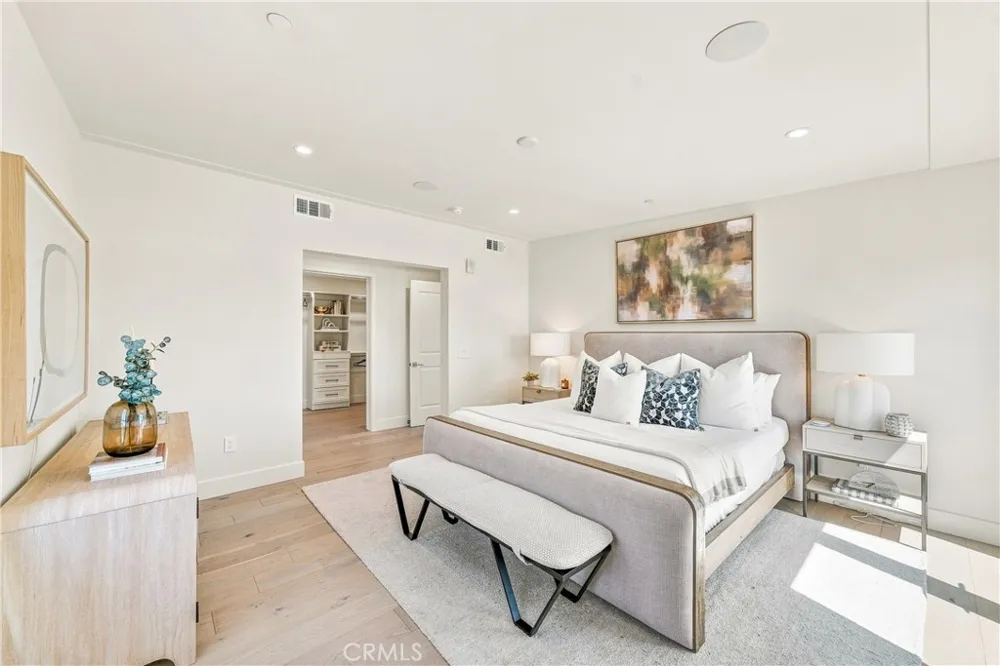 1373 Coast Highway Laguna Beach, CA 92651