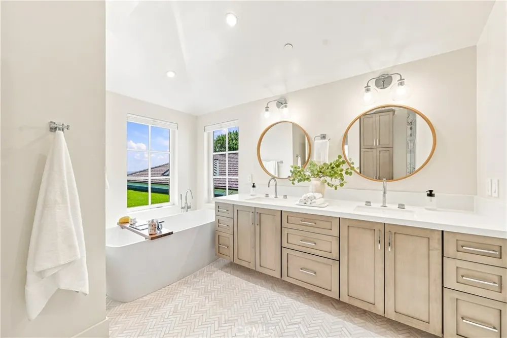 1373 Coast Highway Laguna Beach, CA 92651