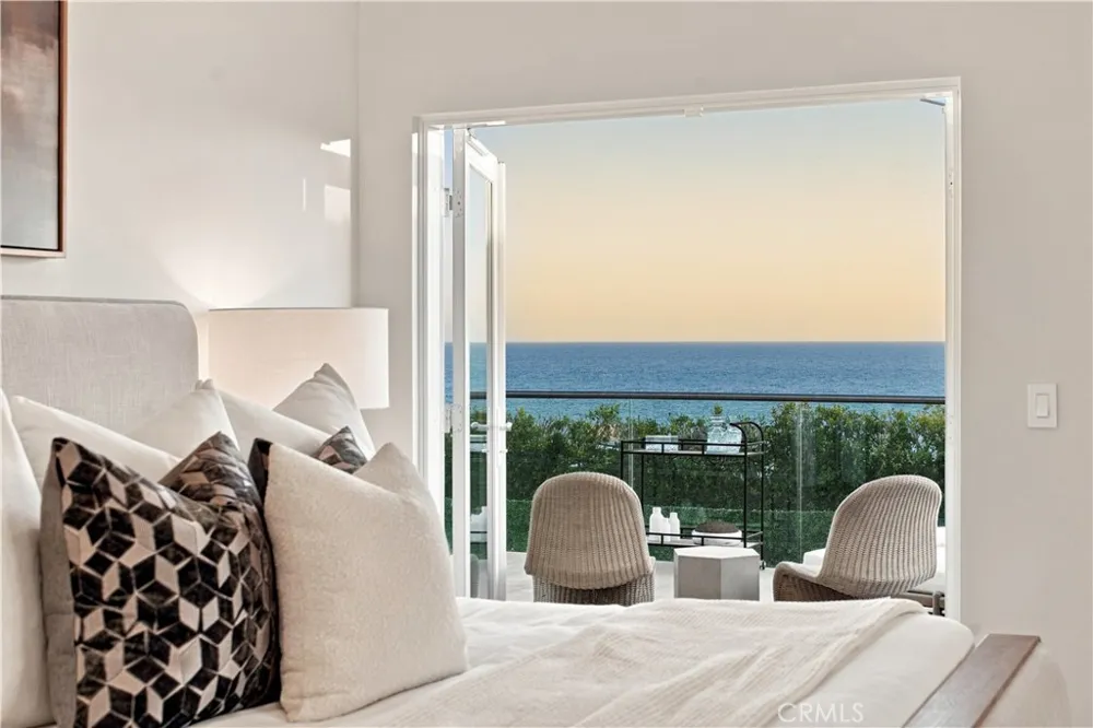1373 Coast Highway Laguna Beach, CA 92651