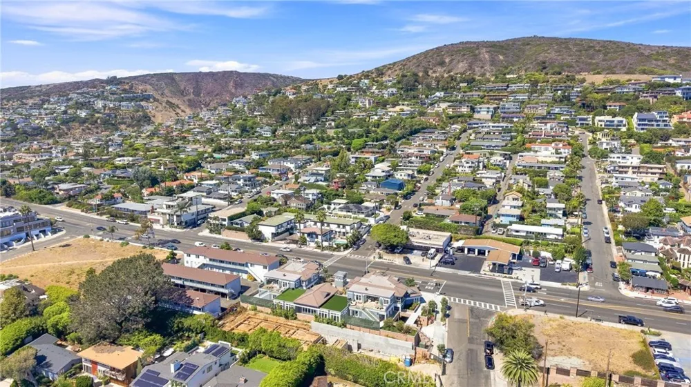 1373 Coast Highway Laguna Beach, CA 92651