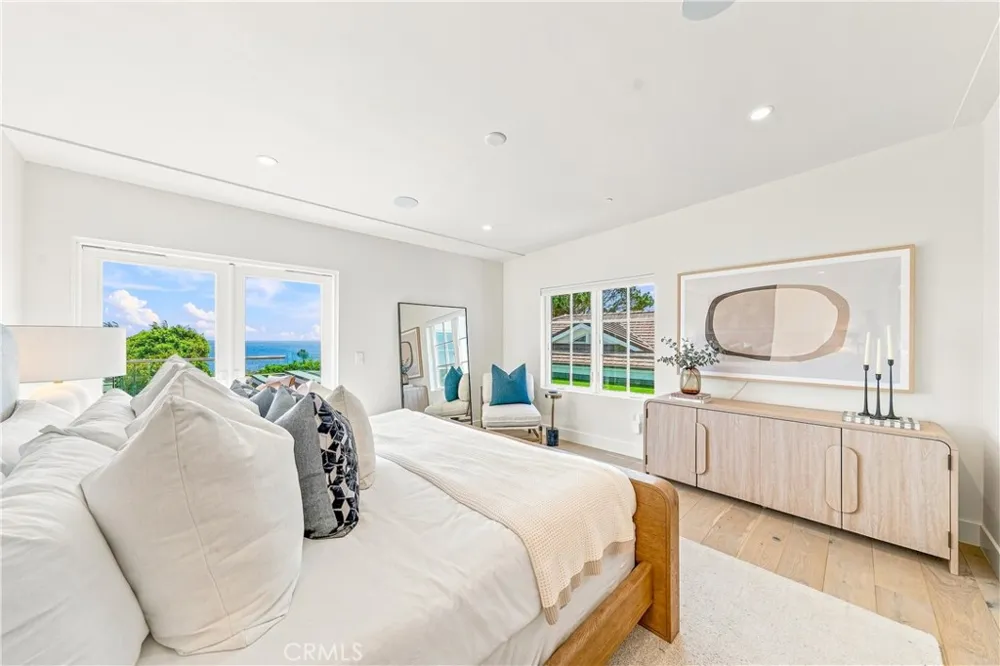 1373 Coast Highway Laguna Beach, CA 92651