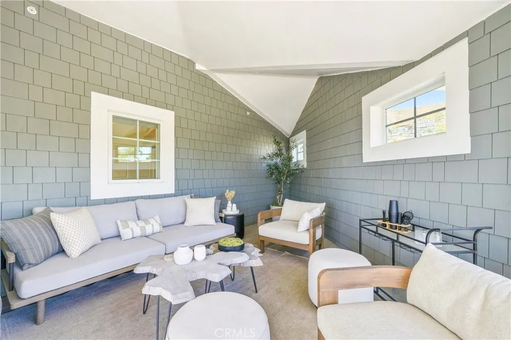 1373 Coast Highway Laguna Beach, CA 92651