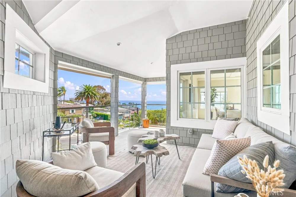 1373 Coast Highway Laguna Beach, CA 92651
