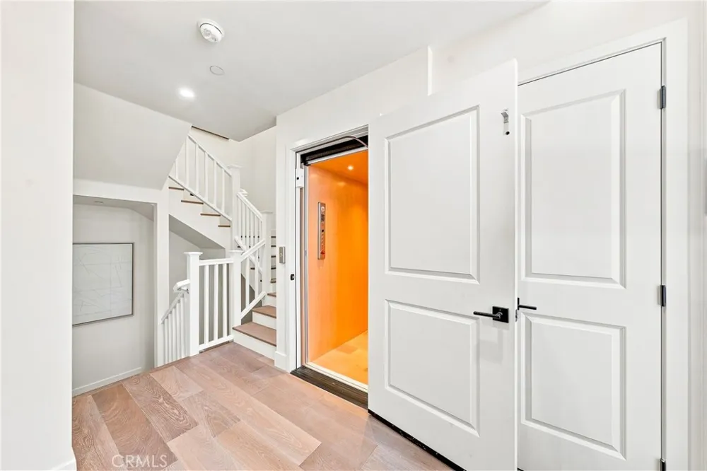 1373 Coast Highway Laguna Beach, CA 92651