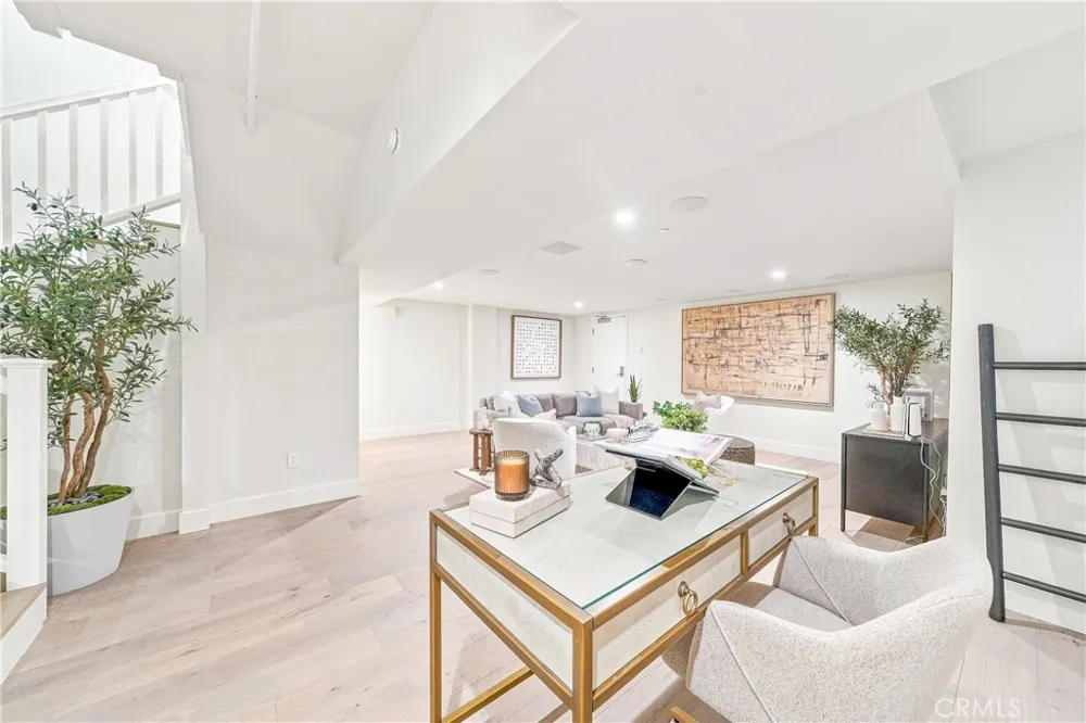1373 Coast Highway Laguna Beach, CA 92651