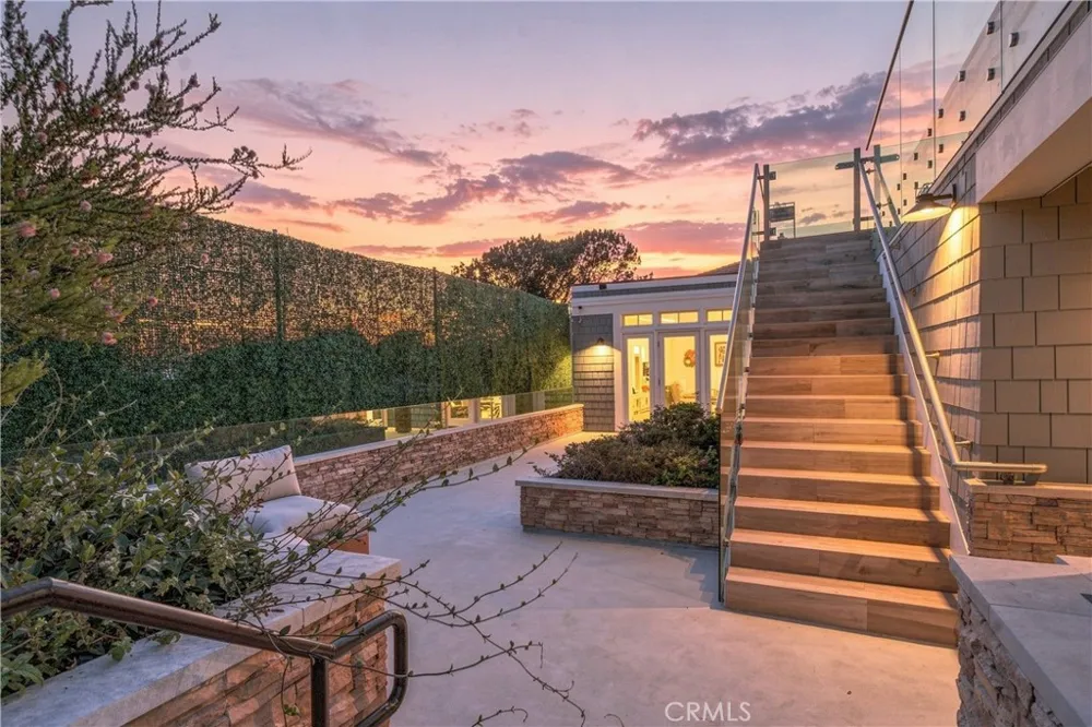 1373 Coast Highway Laguna Beach, CA 92651