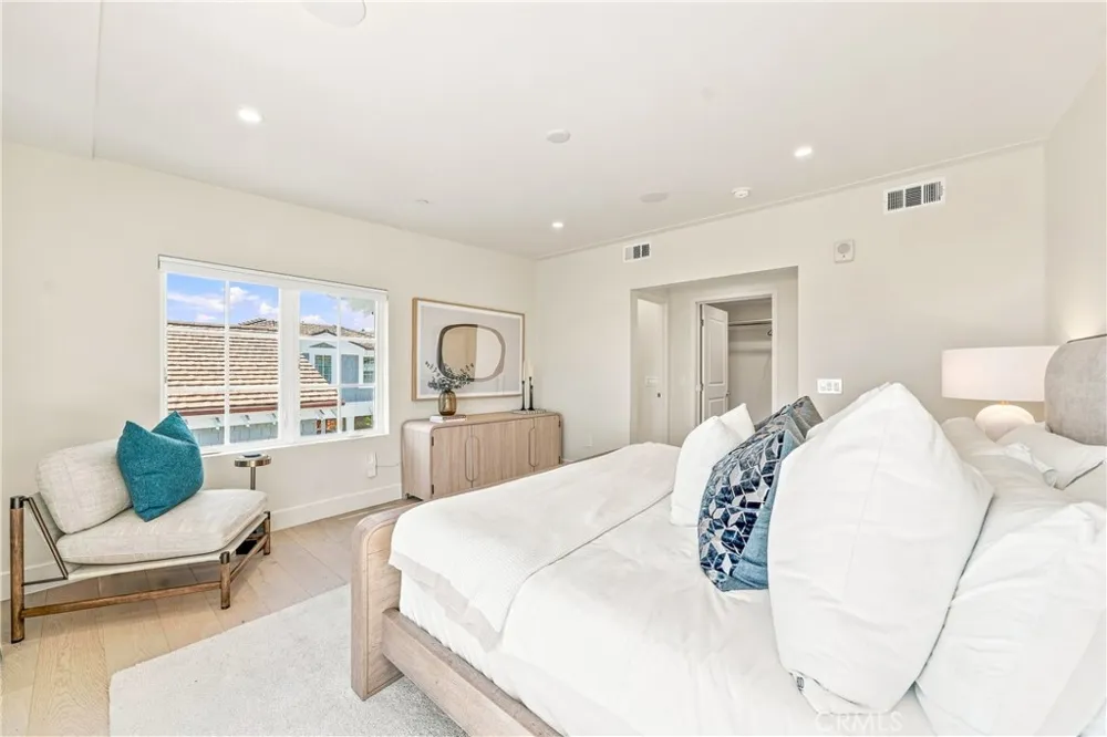 1373 Coast Highway Laguna Beach, CA 92651
