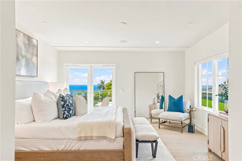 1373 Coast Highway Laguna Beach, CA 92651