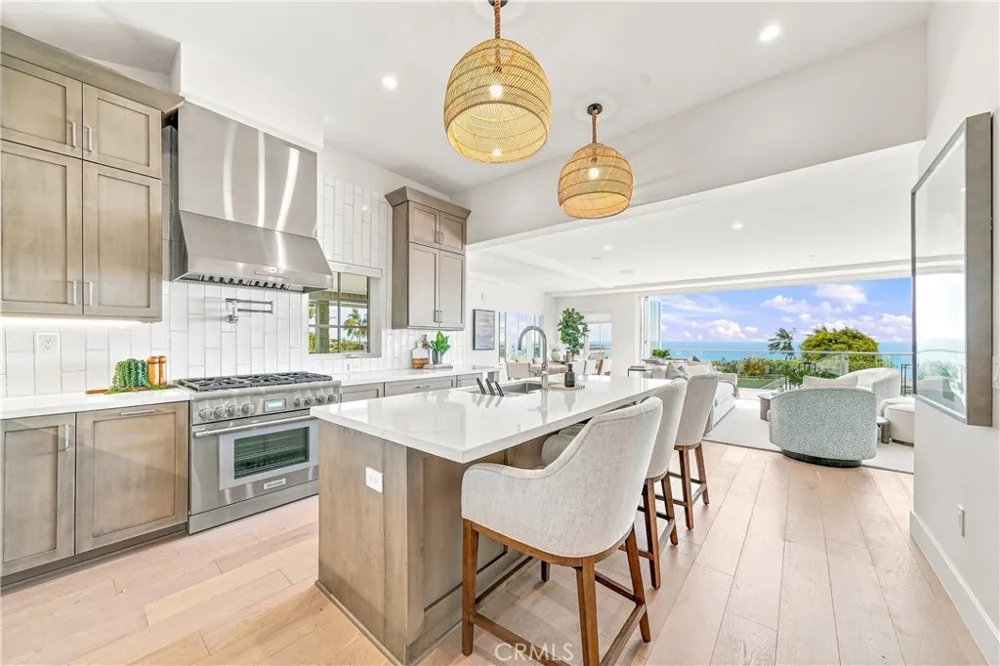 1373 Coast Highway Laguna Beach, CA 92651