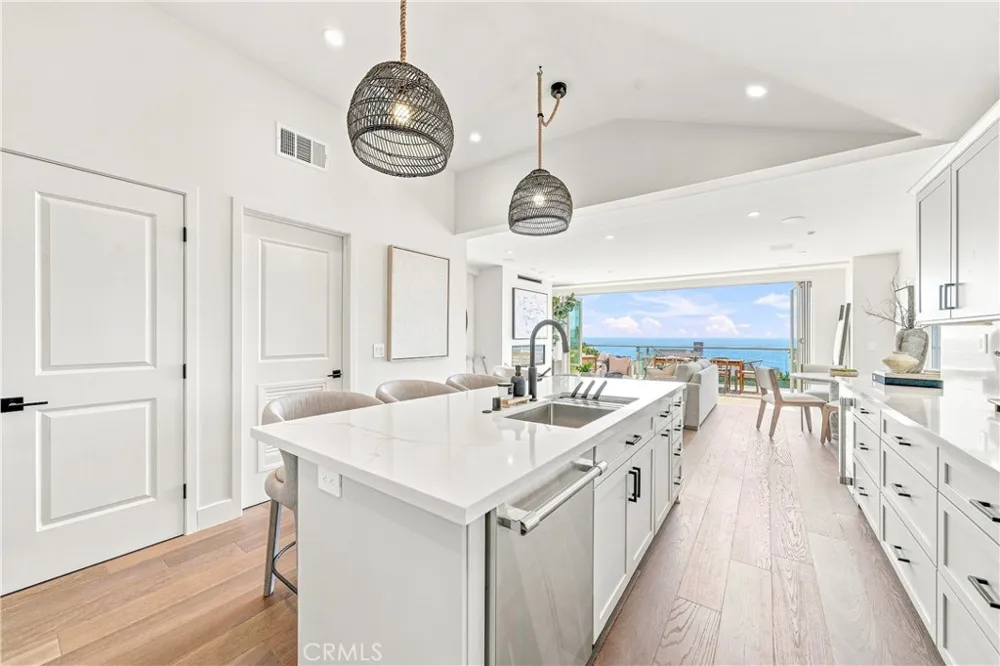 1373 Coast Highway Laguna Beach, CA 92651