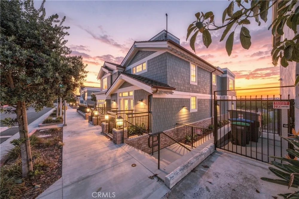 1373 Coast Highway Laguna Beach, CA 92651