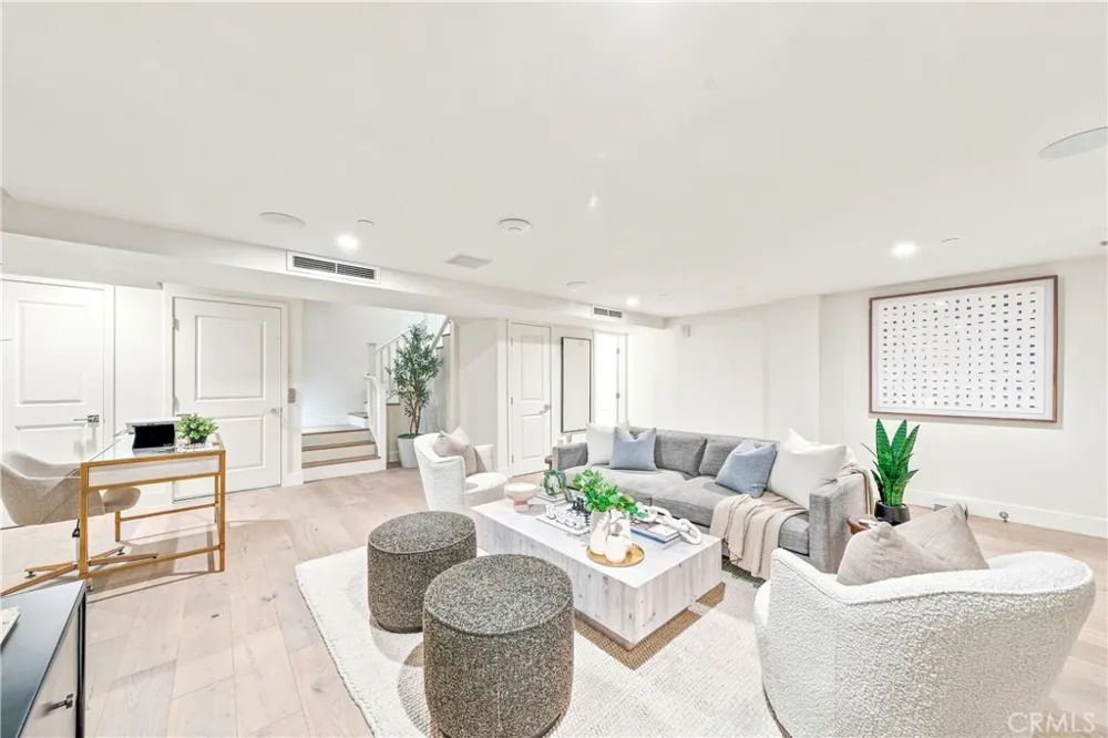1373 Coast Highway Laguna Beach, CA 92651