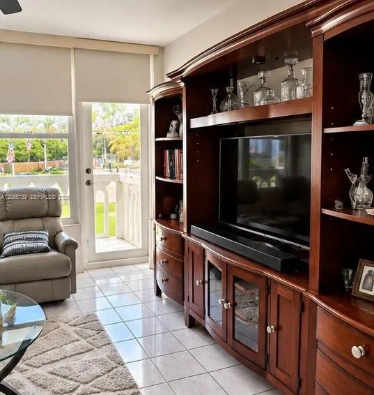 3199 S Ocean Dr #203 Hallandale Beach, FL 33009