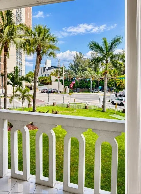 3199 S Ocean Dr #203 Hallandale Beach, FL 33009