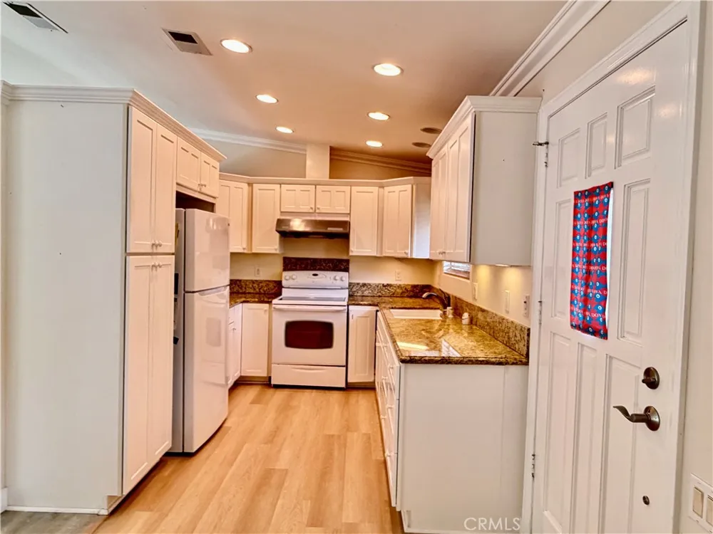 98 Via Estra #C Laguna Woods, CA 92637