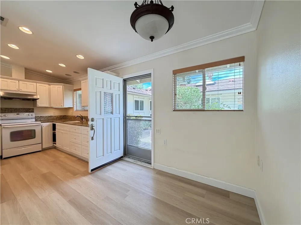 98 Via Estra #C Laguna Woods, CA 92637