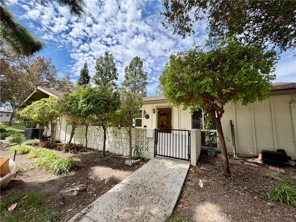 98 Via Estra #C Laguna Woods, CA 92637