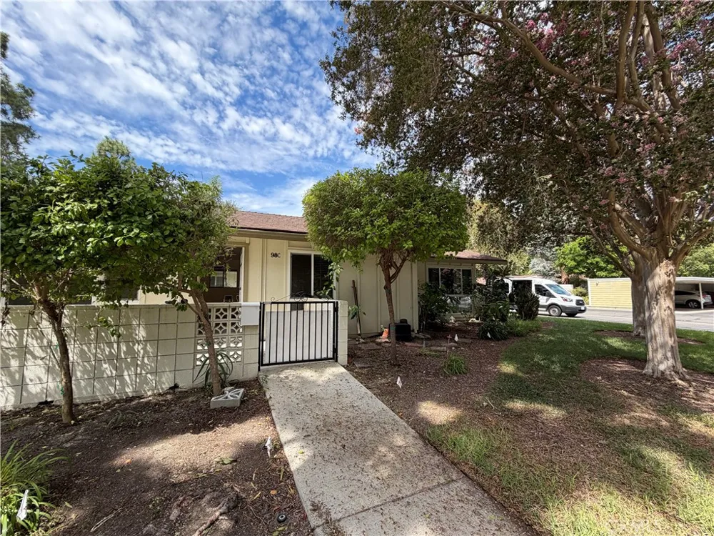 98 Via Estra #C Laguna Woods, CA 92637