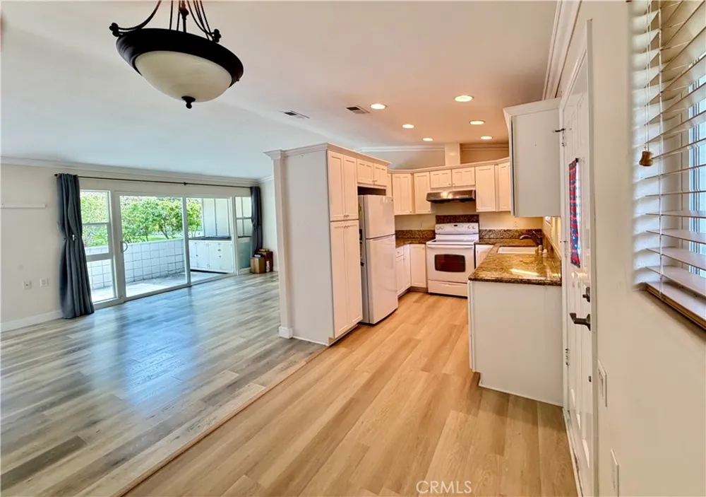 98 Via Estra #C Laguna Woods, CA 92637