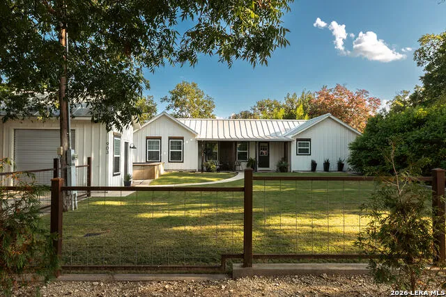 903 FRONT ST Comfort, TX 78013