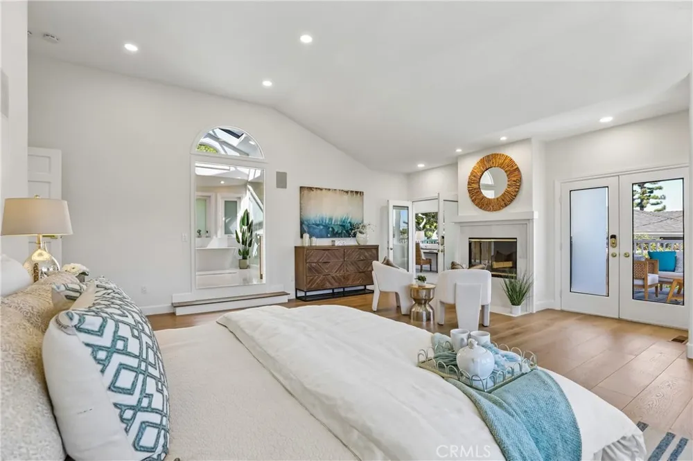 2300 John Street Manhattan Beach, CA 90266
