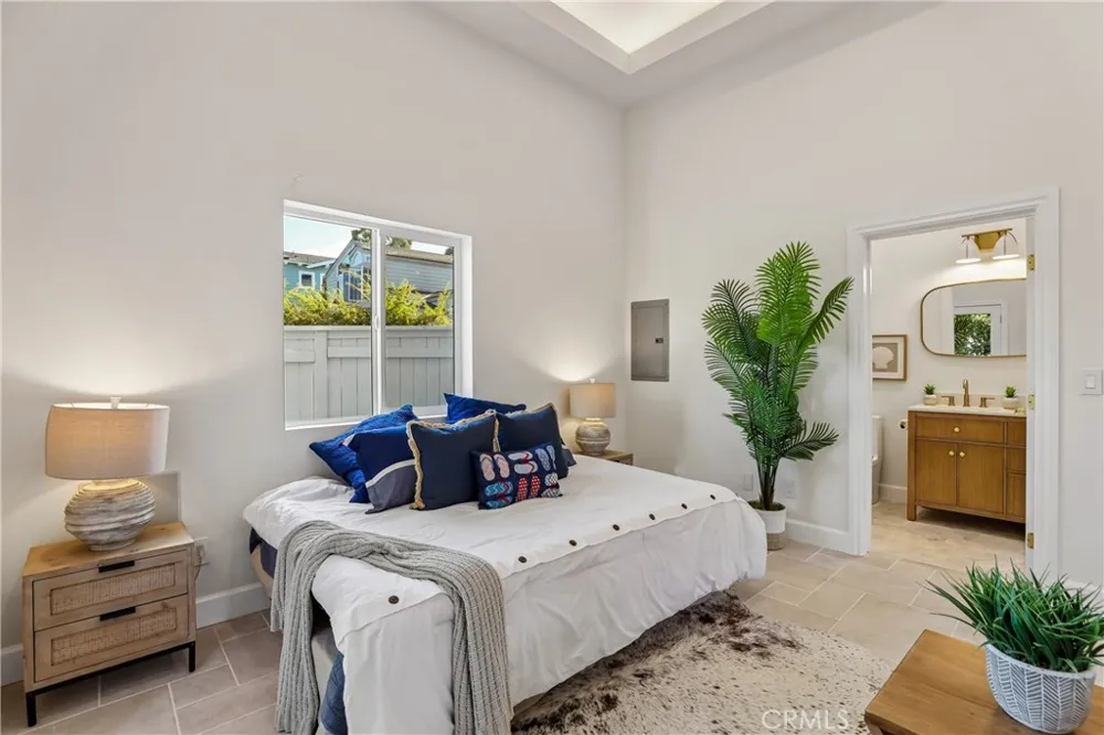 2300 John Street Manhattan Beach, CA 90266