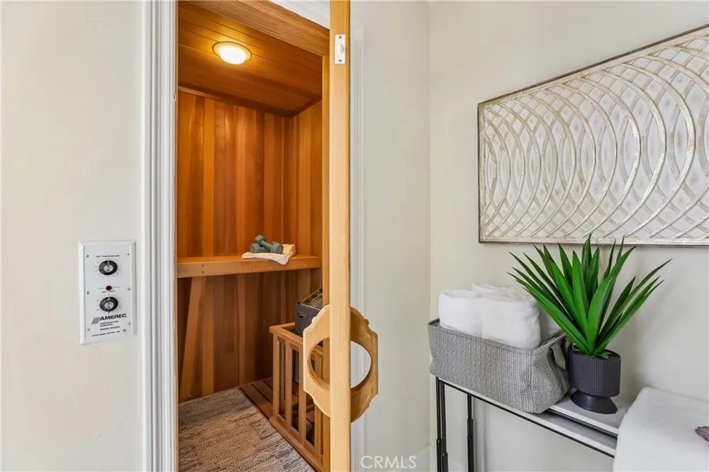 2300 John Street Manhattan Beach, CA 90266