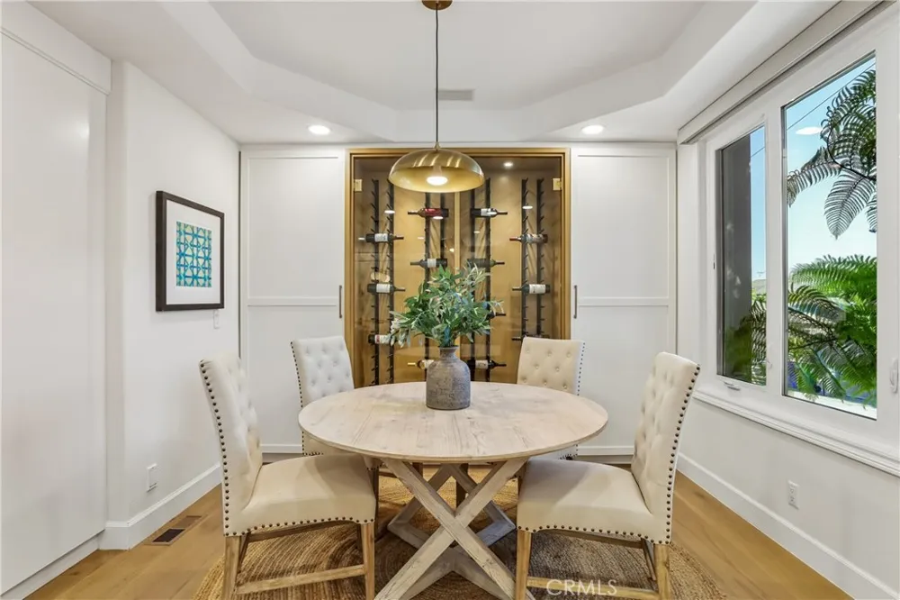 2300 John Street Manhattan Beach, CA 90266