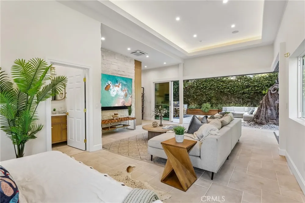 2300 John Street Manhattan Beach, CA 90266