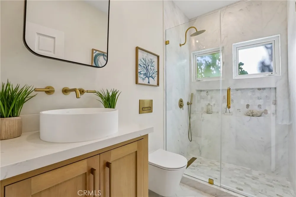 2300 John Street Manhattan Beach, CA 90266