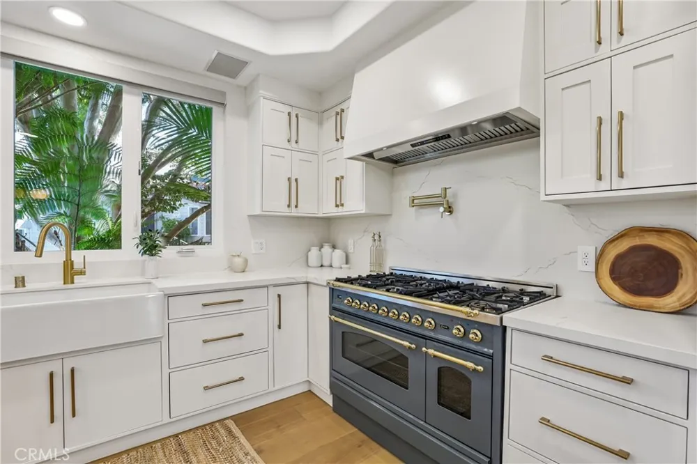 2300 John Street Manhattan Beach, CA 90266