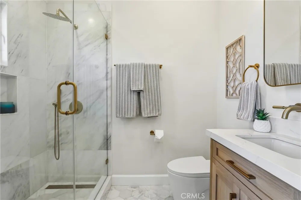 2300 John Street Manhattan Beach, CA 90266