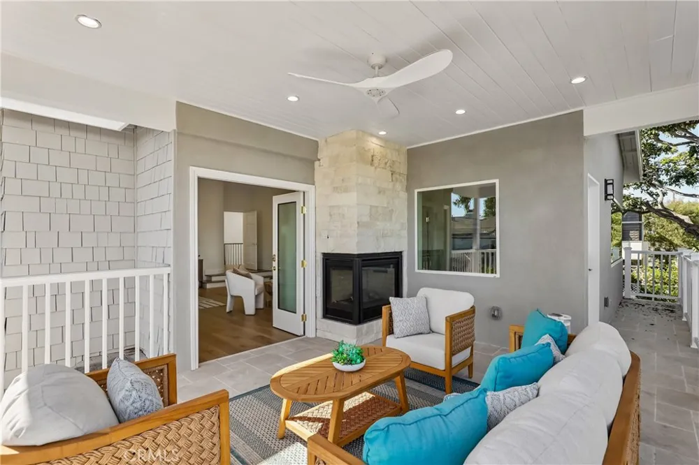 2300 John Street Manhattan Beach, CA 90266