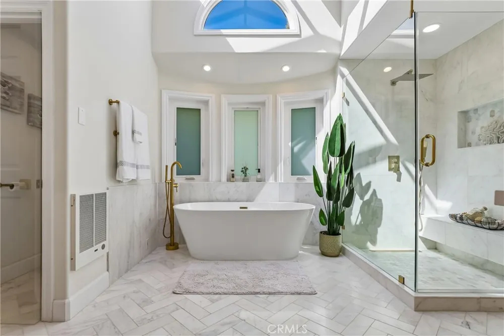 2300 John Street Manhattan Beach, CA 90266