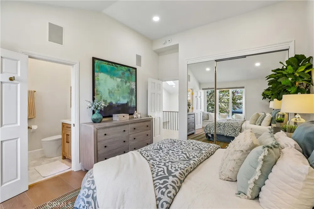 2300 John Street Manhattan Beach, CA 90266