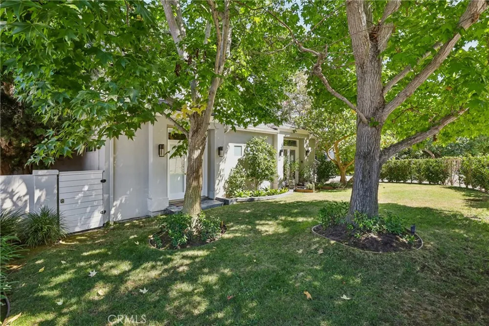 2300 John Street Manhattan Beach, CA 90266