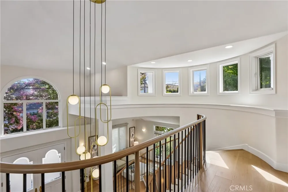 2300 John Street Manhattan Beach, CA 90266