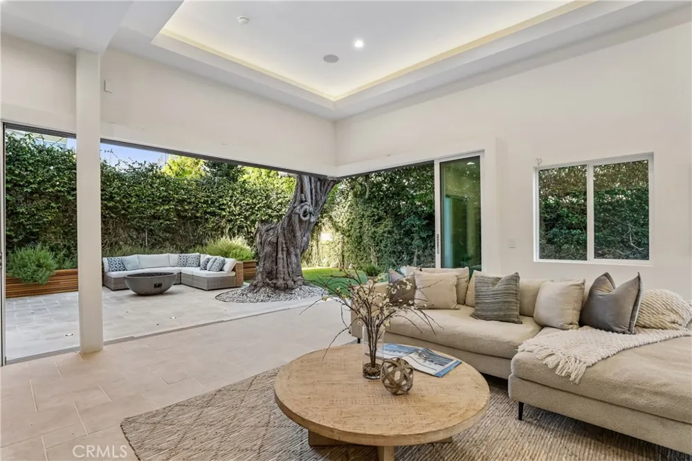 2300 John Street Manhattan Beach, CA 90266