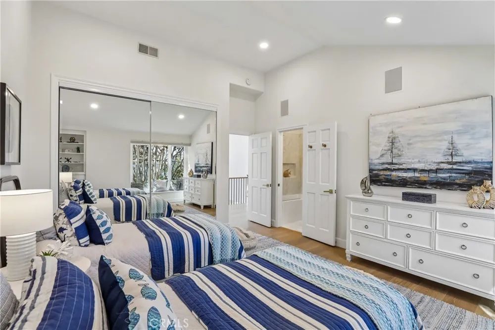 2300 John Street Manhattan Beach, CA 90266