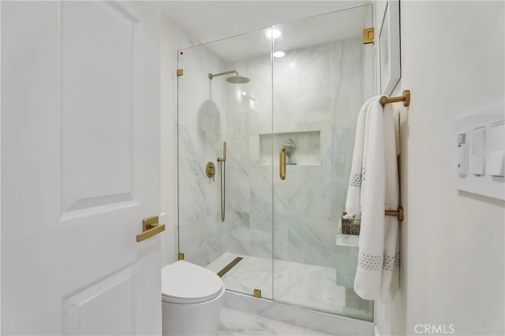2300 John Street Manhattan Beach, CA 90266