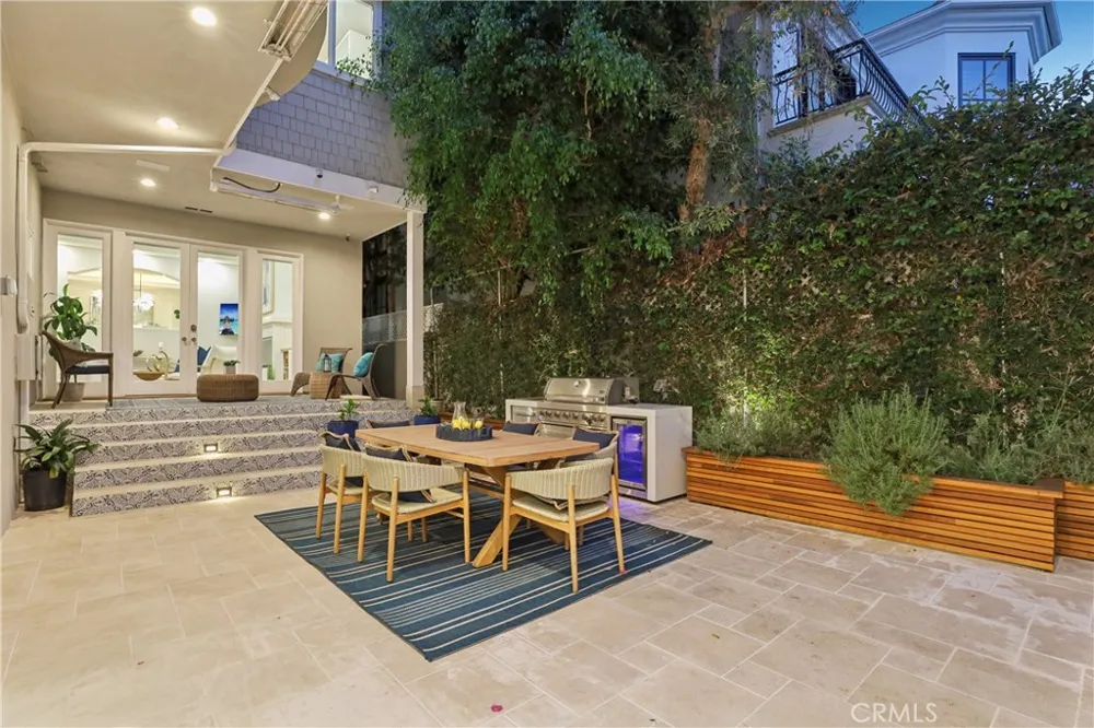 2300 John Street Manhattan Beach, CA 90266